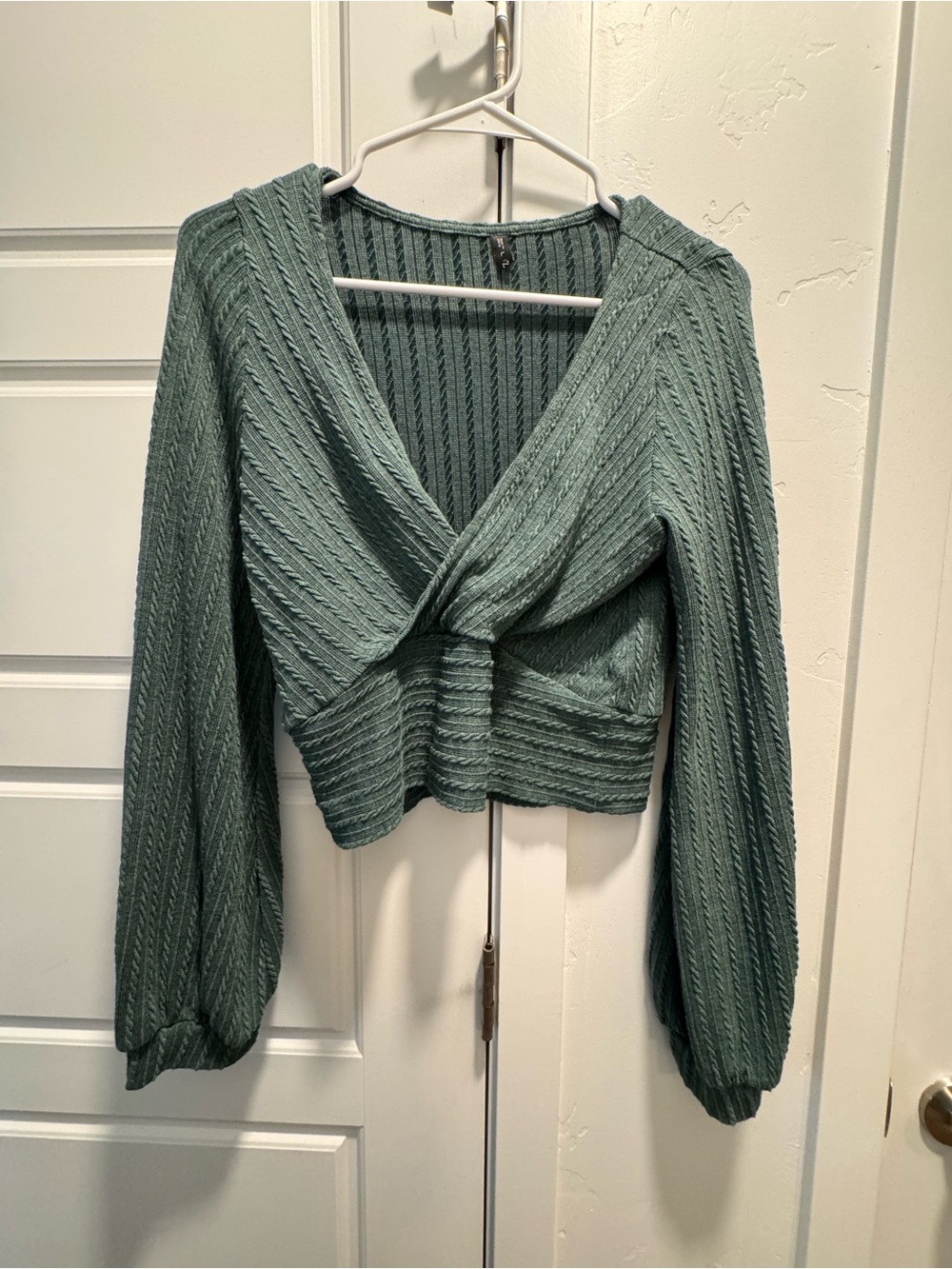 Zaful Sage Green Twist-Front Ribbed Crop Top